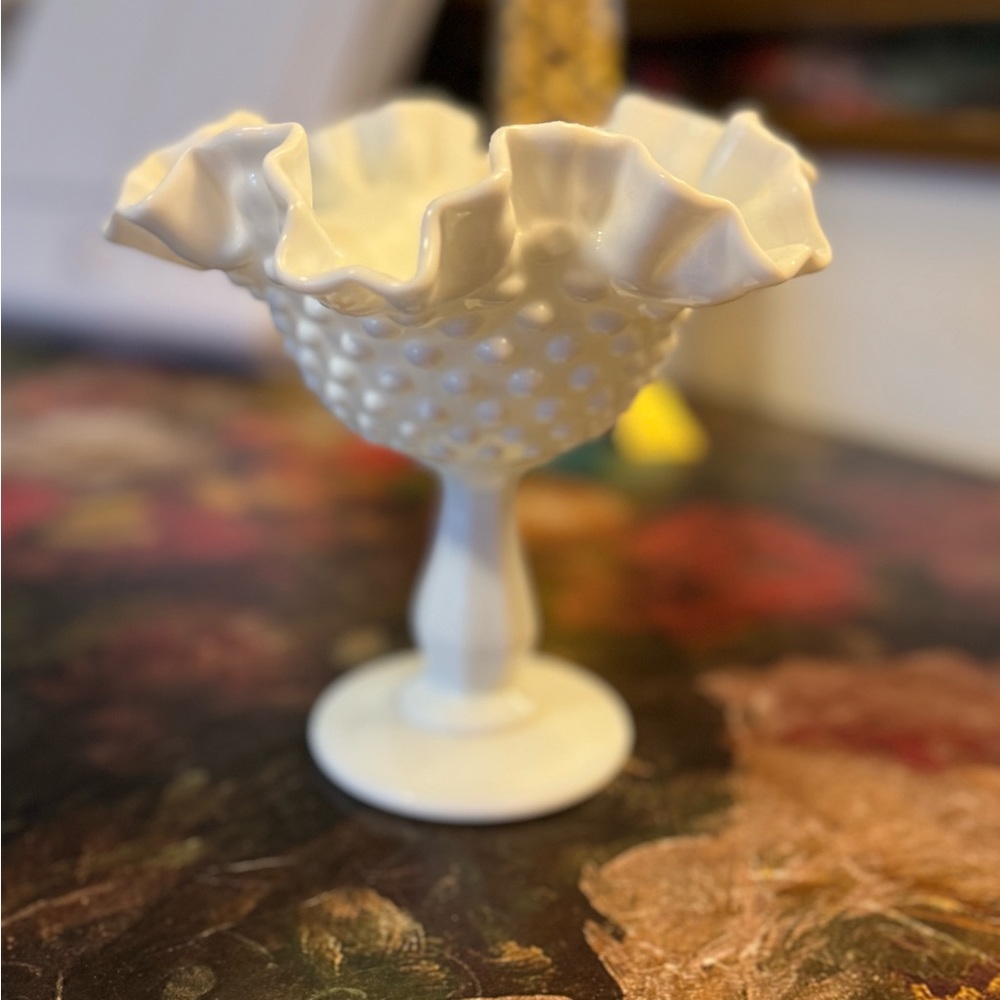 Beautiful Vintage Fenton Milk Glass Pedestal Dish